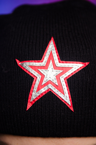 7.17 Studio | Шапка женская Milky Stars 2 Silver Red Stars ST226870 c тремя звездочками аппликация из кожи