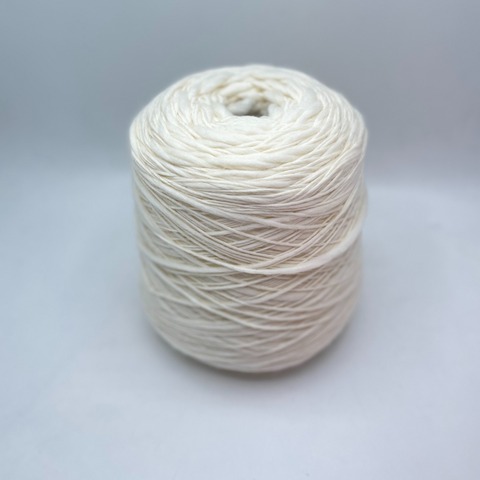 Pool Filati(пр.Италия),art-Bomba 100м/100гр, 100% меринос,цвет-Молочный.арт.28440