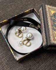 67542-sergi-pusety-diorki-dior-s-podveskami-tribales