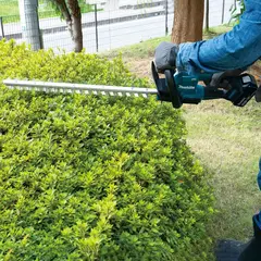 Аккумуляторный кусторез Makita DUH506Z