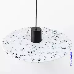 Подвесной светильник Confetti из переработанного пластика мраморный ø45 см