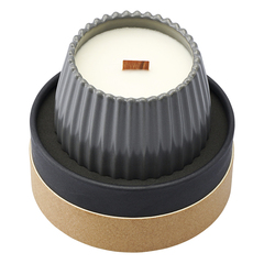 Свеча ароматическая с деревянным фитилём nutmeg, leather & vanilla из коллекции edge, серый, 60 ч