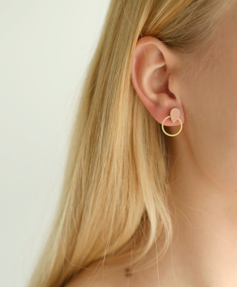 Серьги_Raindrop-Hoop-Studs-Blush