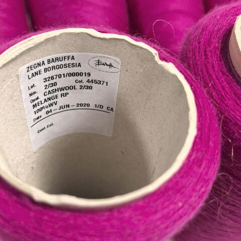 Лот 455 г меринос ZEGNA BARUFFA CASHWOOL 2/30 темная фуксия