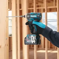 Аккумуляторный ударный винтовёрт Makita TD004GZ