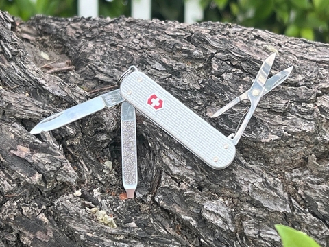 Нож-брелок Victorinox Classic Alox, Barleycorn Silver (0.6221.26-012)