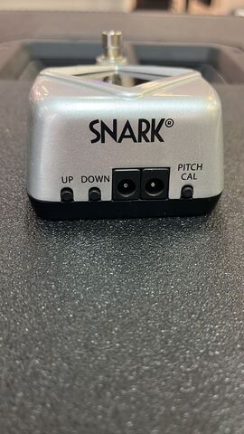 Хроматический гитарный тюнер-педаль Snark SN10