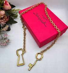 74256-kole-sotuar-keyhole-s-klyuchom-v-stilistike-schiaparelli