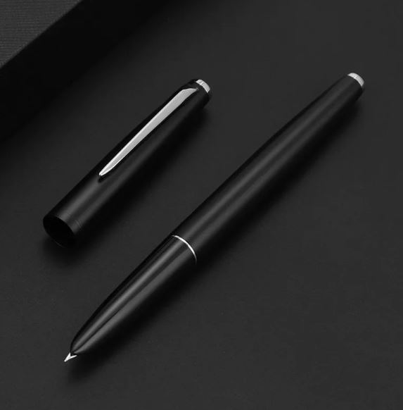 Перьевая ручка Jinhao 911, Китай. Перо EF (0.38 мм), корпус металл. Цвет черный матовый с серебром. Распродажа 1500 руб.