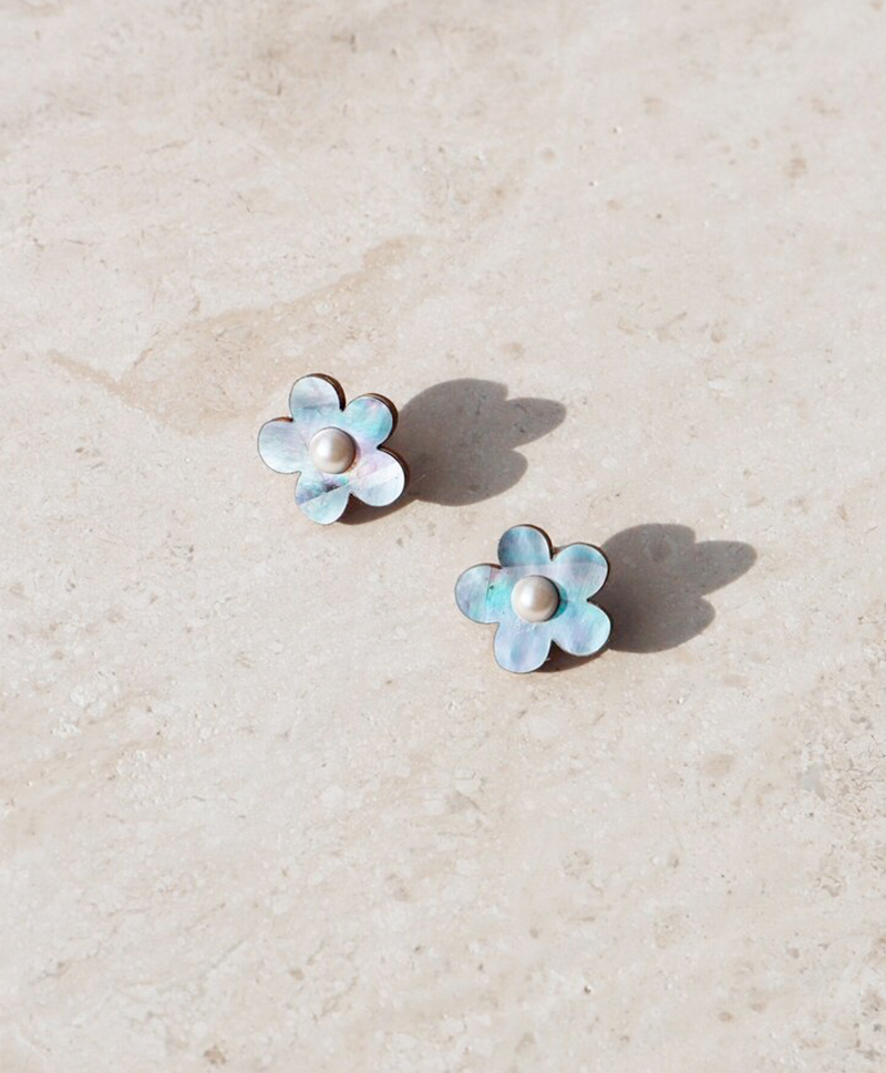 Серьги Mini Bloom Studs in Blue Pearl