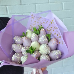 Букет из клубники в шоколаде "Лаванда" - фото1