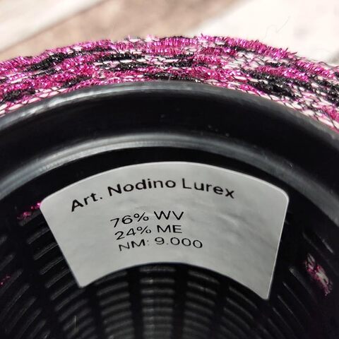 Меринос с люрексом и шишибриками NODINO LUREX 900 фуксия с черным