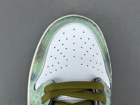 Alexis Sablone x Nike SB Dunk Low 