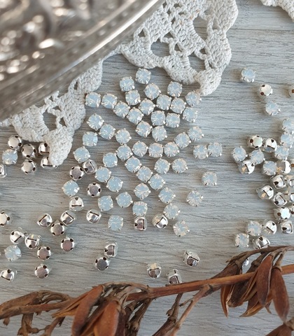 Шатоны в оправе Preciosa SS16 (4 мм) White Opal