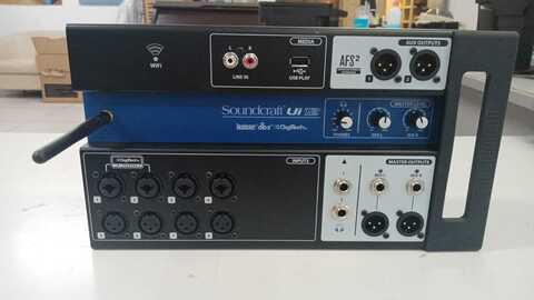 Цифровой микшерный пульт Soundcraft Ui12