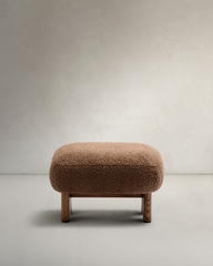 Пуф Cabana Taupe Boucle с ножками в отделке орех 65x55,4