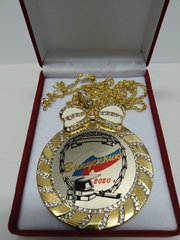 Медаль со стразами 