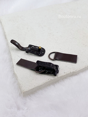 Шубный крючок коричневый