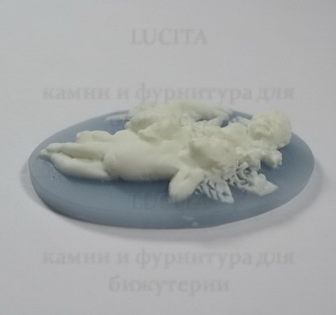Камея "Ангелочки " белого цвета на голубом фоне 40х30 мм ()