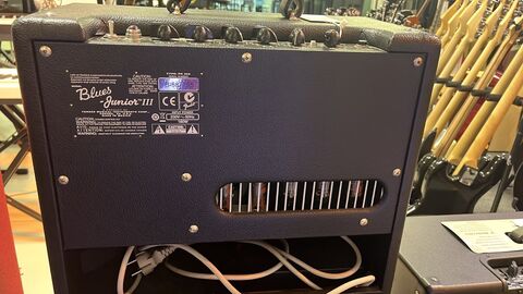 Гитарный комбоусилитель Fender Blues Junior III
