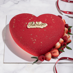Торт в виде сердца LOVE