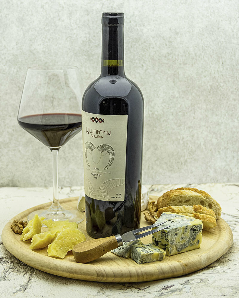 Вино Alluria Красное сухое 2016 г.у. 13,5%, 0,75 л, Армения