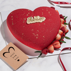 Торт в виде сердца LOVE