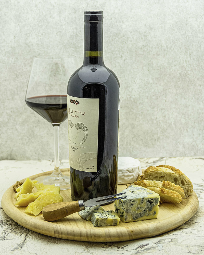 Вино Alluria Красное сухое 2016 г.у. 13,5%, 0,75 л, Армения