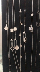 73005-braslet-na-nogu-anklet-iz-serebra-s-podveskoj-move