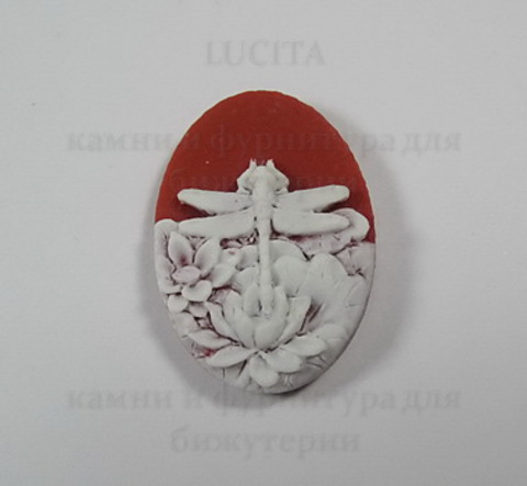 Камея "Стрекоза в цветах " белого цвета на бордовом фоне 25х18 мм ()
