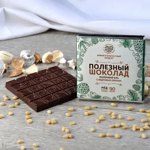 5 шт. в наборе. Шоколад молочный, 54% какао, на меду, с кедровым орехом