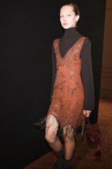 ZARA ПЛАТЬЕ МИДИ С БУСИНАМИ И БАХРОМОЙ, ТЕМНО-ОРАНЖЕВЫЙ