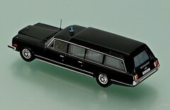 ZIL-41042 Ambulance 1986 DIP 1:43