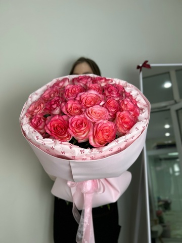 Яркий букет из 21 розы Джумилия