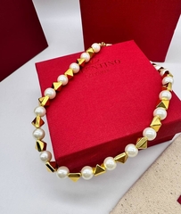 kole-choker-s-zhemchugom-v-stile-valentino