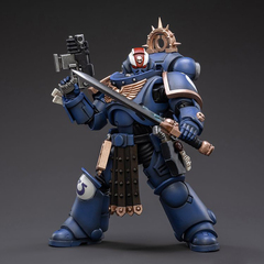 Фигурка Warhammer 40,000: Ultramarines Primaris Lieutenant Amulius