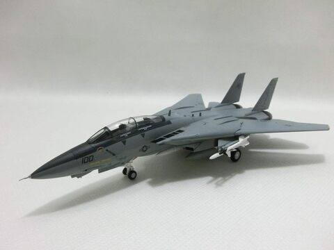 Модель Истребитель ВМС США F-14B Tomcat масштаб 1:72