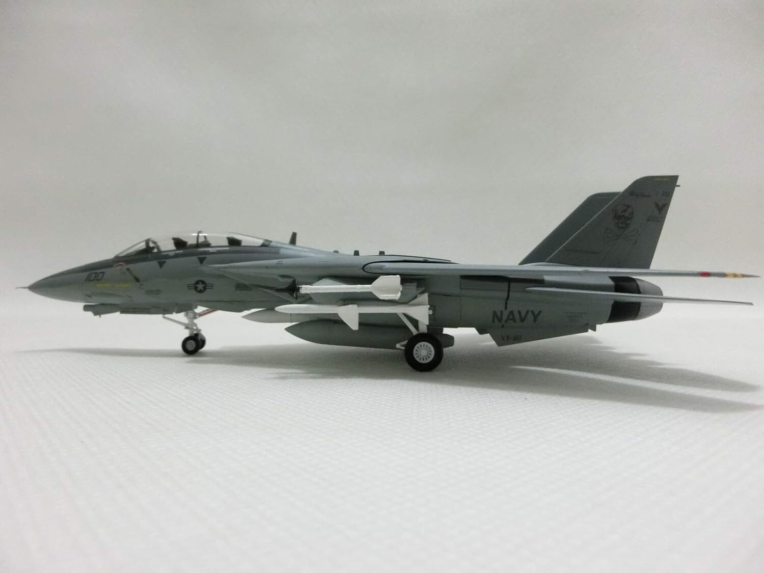 Модель Истребитель ВМС США F-14B Tomcat масштаб 1:72