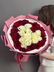 Букет-сердце из 29 роз (Эквадор 60 см)