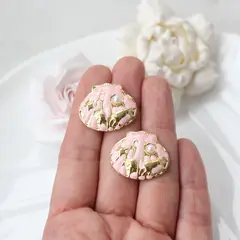 Серьги пусеты Ракушки с эмалью, розовый, 22*25 мм, сталь, позолота, СГ030