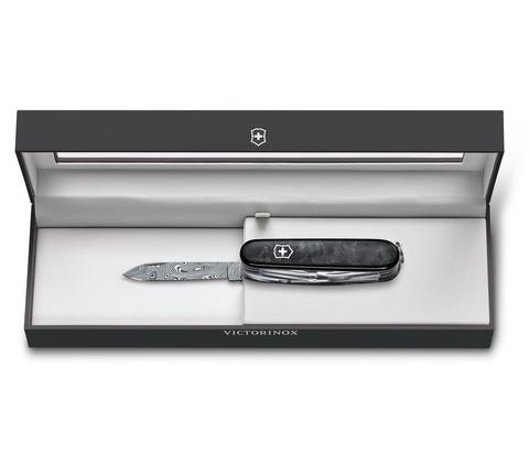 Нож складной Victorinox Swiss Champ Carbon Damast LE 2021 (1.6791.J21)