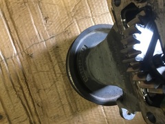 1- 51385075009 картер привода  1- 51385075054 картер привода  2- 06220223061 Цилиндрический винт  3- 51917010894 Гильза  4- 51385165006 Приводной вал  5- 51113010258 Ведущее колесо  6- 06020990377 Винт с цилиндрической головкой  7- 51965016002 Радиальное уплотнение вала; Сборка  8- 04103949292 Уплотняющее средство  9- 06032168516 6-гран. фланцевый винт  10- 51958200090 шкив поликлинового ремня  11- 04103949292 Уплотняющее средство  12- 51907100450 Шайба  13- 06032168304 6-гран. фланцевый винт  14- 06032168506 6-гран. фланцевый винт