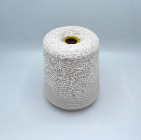 Бобинная пряжа (пр.Италия),1500м/100 гр. 80%шерсть, 20%полиамид, цвет-Молочный,арт-31820