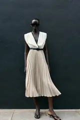ZARA ПЛИССИРОВАННОЕ ПЛАТЬЕ МИДИ, БЕЖЕВЫЙ