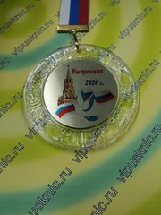 Изображение на золотом металле