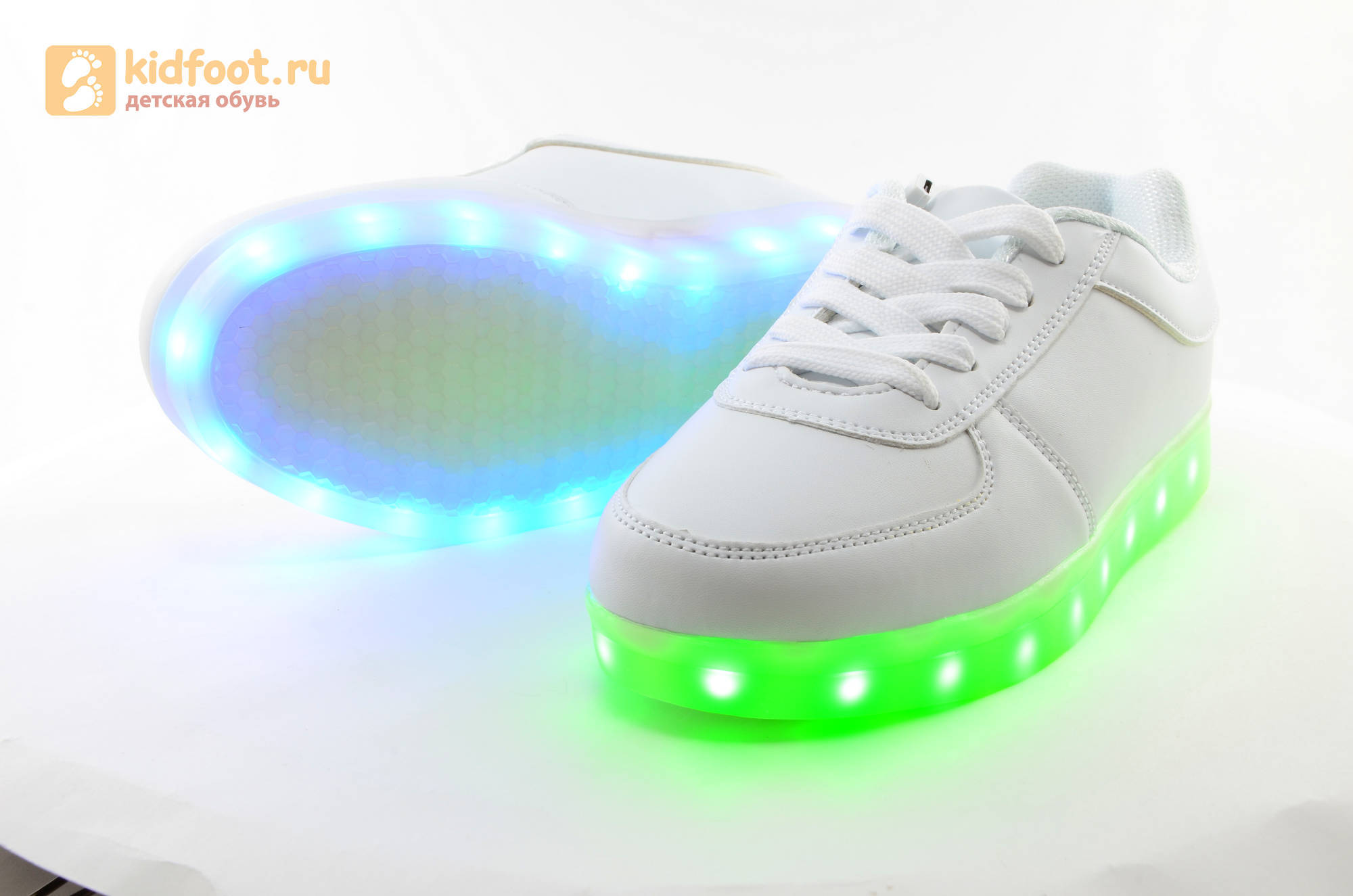Светящиеся кроссовки с USB зарядкой Fashion (Фэшн) на шнурках, цвет белый, светится вся подошва