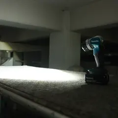 Аккумуляторный фонарь Makita DEBDML808