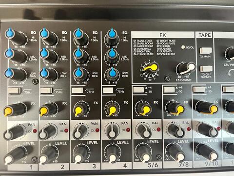 MACKIE Mix12FX 12-канальный компактный микшер с процессором эффектов