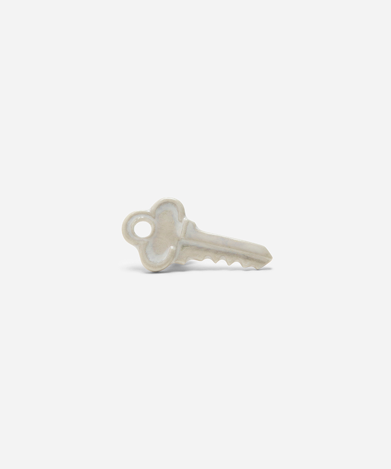 Брошь KEY WHITE