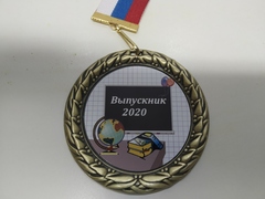 Изображение на белом металле